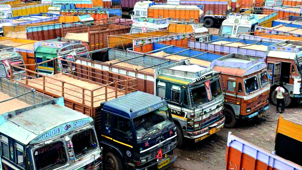 truck transport parking jam